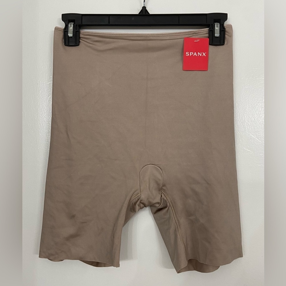 NWT SPANX Simplicity Mid Thigh Shaper Sand Size Large - Picture 4 of 6
